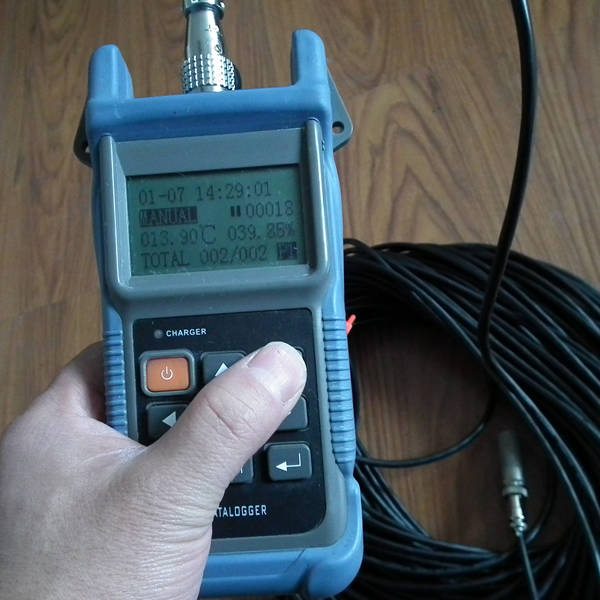 SR5100手持式温湿度记录仪(SHT10记录仪,温湿度记录仪,EXCEL,记录仪|数据保存|USB接口|无纸记录仪|SR5100)